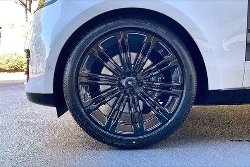 1aa/White 2026 Land Rover Range Rover P530 SE