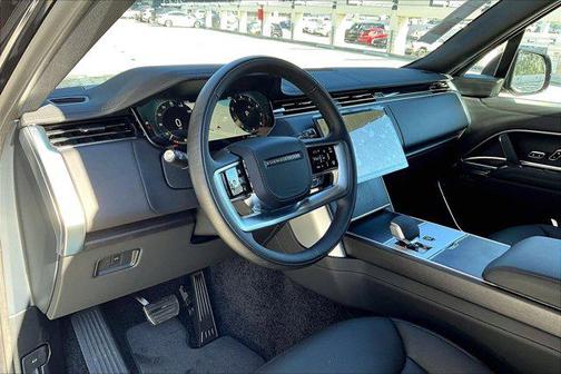 2025 Land Rover Range Rover P530 SE 7 Seat