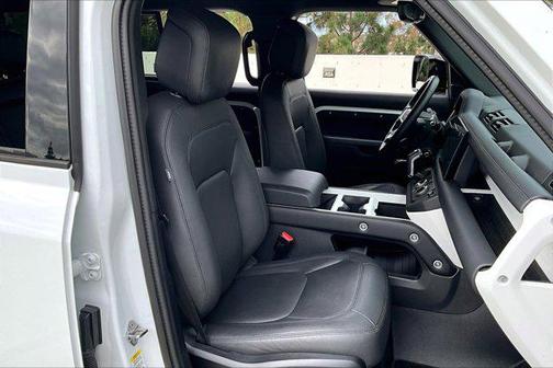2025 Land Rover Defender 110 P400 S