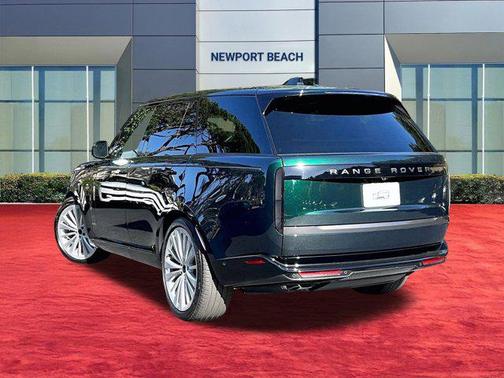 British Racing Green SV Bespoke Ultra Met Gloss 2026 Land Rover Range Rover P530 SE