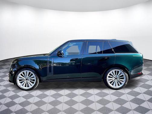British Racing Green SV Bespoke Ultra Met Gloss 2026 Land Rover Range Rover P530 SE