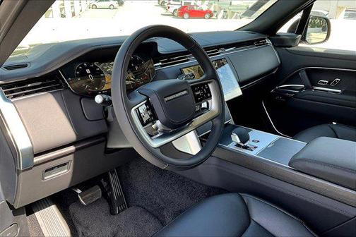 2025 Land Rover Range Rover P530 SE