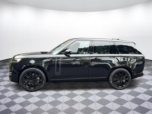 Santorini Black 2026 Land Rover Range Rover P550e SE