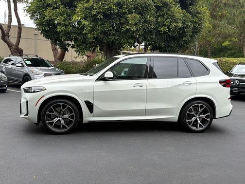 Alpine White 2024 BMW X5 PHEV xDrive50e