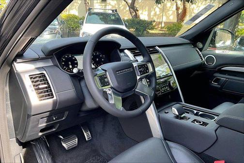 2026 Land Rover Discovery Dynamic SE