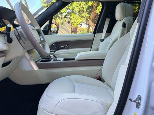 Ostuni Pearl White Premium Metallic 2026 Land Rover Range Rover P530 SE 7 Seat