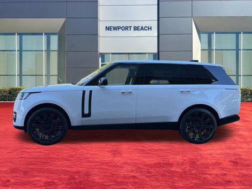 Ostuni Pearl White Premium Metallic 2026 Land Rover Range Rover P530 SE 7 Seat