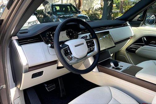 2026 Land Rover Range Rover P530 SE