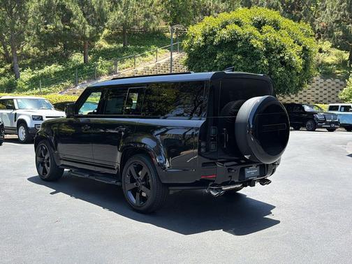 Santorini Black 2026 Land Rover Defender V8