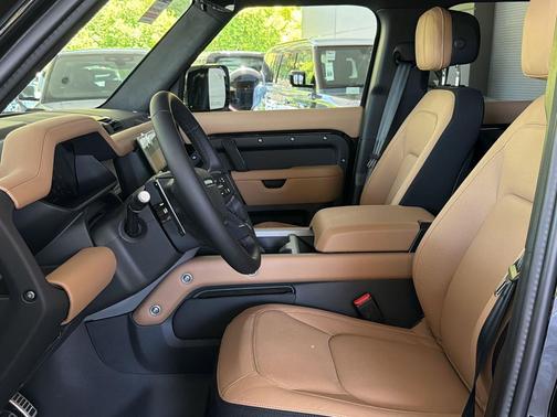 Santorini Black 2026 Land Rover Defender V8