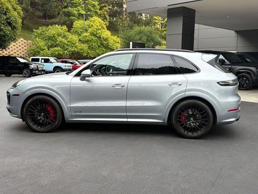 Quartzite Grey Metallic 2021 Porsche Cayenne GTS