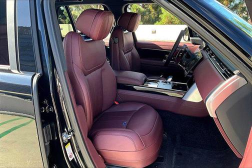 2025 Land Rover Range Rover P550e SE