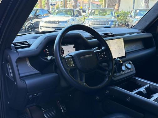 Santorini Black Metallic 2025 Land Rover Defender V8