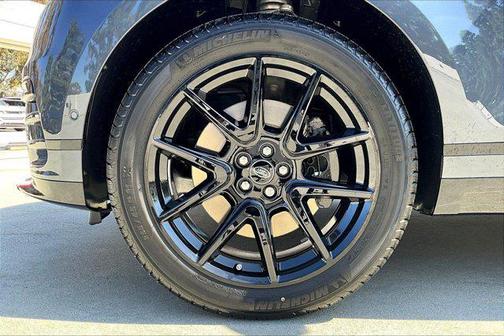 Varesine Blue Metallic 2026 Land Rover Range Rover Velar P250 SE R-Dynamic