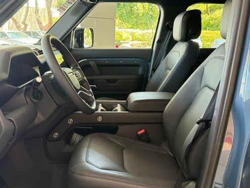 Tasman Blue Metallic 2026 Land Rover Defender P500 X-Dynamic SE