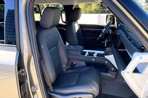 2025 Land Rover Defender 110 P300