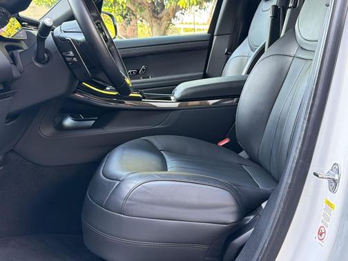 Fuji White 2024 Land Rover Range Rover Sport SE