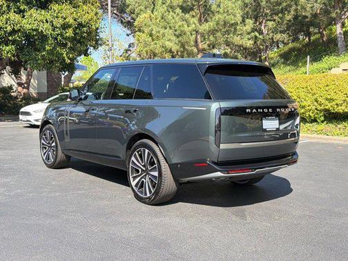 1dv/Green 2026 Land Rover Range Rover P400 SE