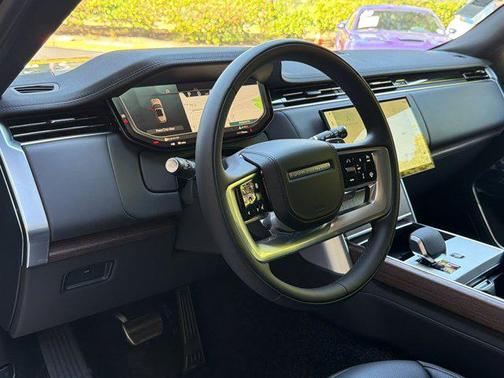 1dv/Green 2026 Land Rover Range Rover P400 SE