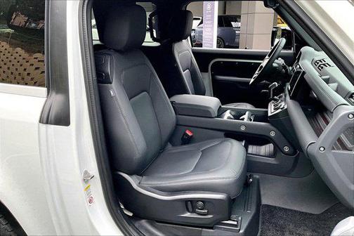 2025 Land Rover Defender 90 P400 X-Dynamic SE