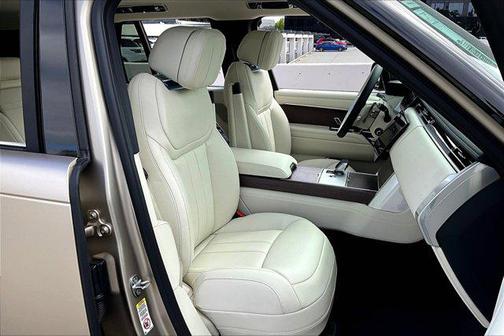 2025 Land Rover Range Rover P530 SE