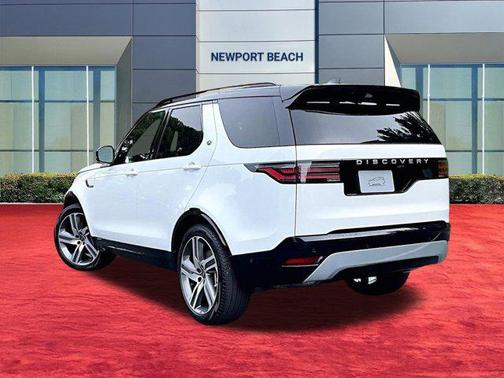 1aa/White 2026 Land Rover Discovery Gemini Edition