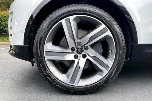 1aa/White 2026 Land Rover Discovery Gemini Edition