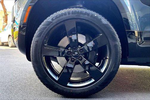 Tasman Blue Metallic 2026 Land Rover Defender P500 X-Dynamic SE