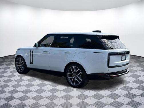 Fuji White 2026 Land Rover Range Rover P550e SE