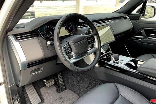 2025 Land Rover Range Rover P400 SE 7 Seat