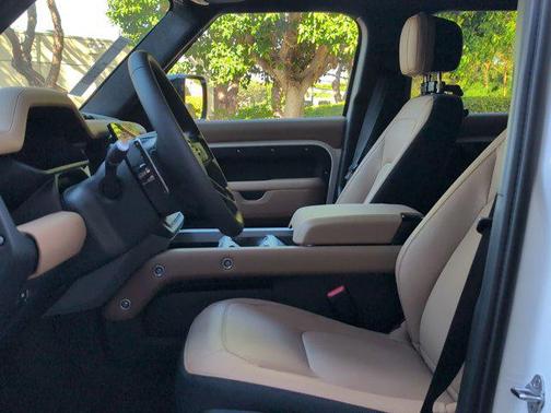 1aa/White 2026 Land Rover Defender V8