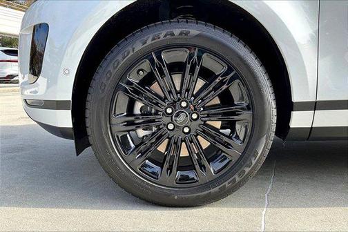 1aa/White 2026 Land Rover Range Rover Evoque Core S