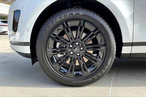 1aa/White 2026 Land Rover Range Rover Evoque Core S