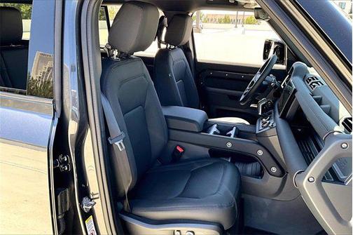 2025 Land Rover Defender 130 P400 S