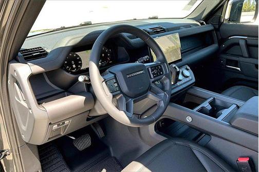 2025 Land Rover Defender 130 P400 S