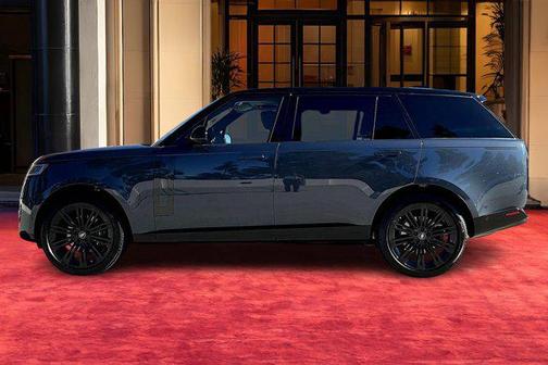 2025 Land Rover Range Rover P400 SE 7 Seat