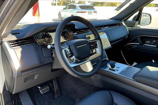 2025 Land Rover Range Rover P400 SE 7 Seat
