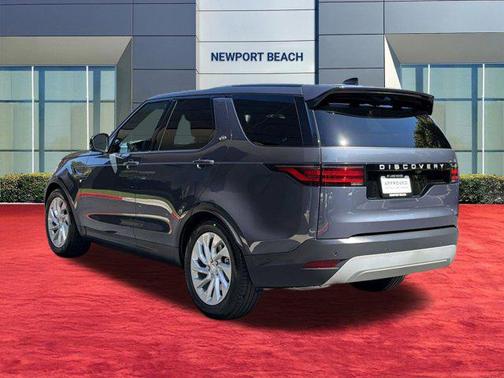 Varesine Blue Metallic 2025 Land Rover Discovery P300 S