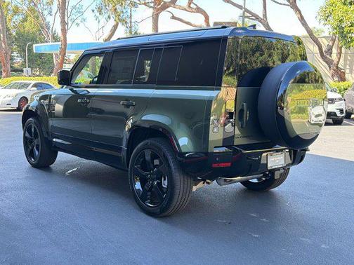 Woolstone Green Metallic 2026 Land Rover Defender P400 X-Dynamic SE