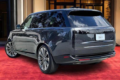 2025 Land Rover Range Rover P400 SE