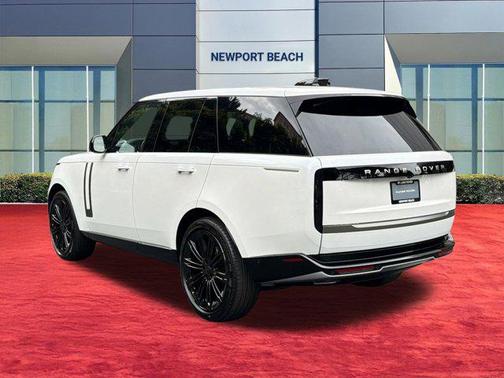 Icy White SV Bespoke Special Effect Gloss 2026 Land Rover Range Rover P400 SE
