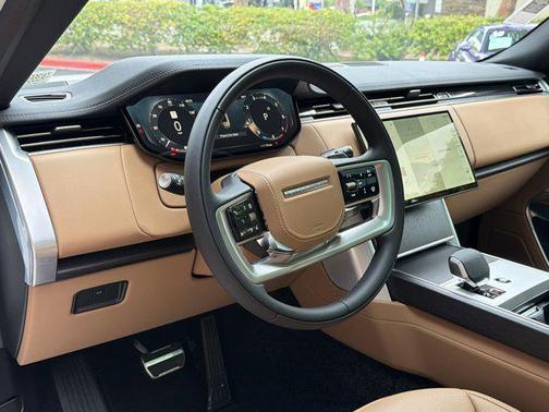 Icy White SV Bespoke Special Effect Gloss 2026 Land Rover Range Rover P400 SE