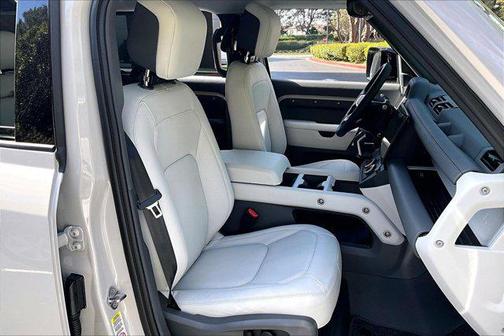 2026 Land Rover Defender P400 X-Dynamic SE