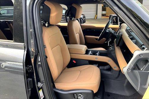 2025 Land Rover Defender 130 P400 X-Dynamic SE