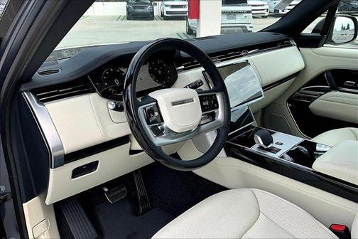 2025 Land Rover Range Rover P400 SE 7 Seat
