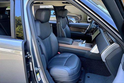 2026 Land Rover Range Rover P530 SE 7 Seat