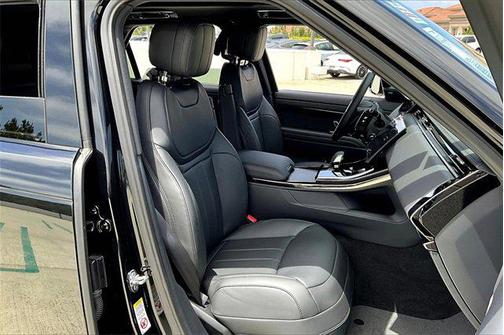 2025 Land Rover Range Rover Sport SE