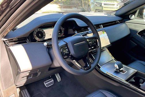 2026 Land Rover Range Rover Evoque Dynamic SE