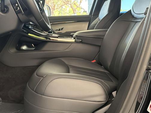 Santorini Black 2026 Land Rover Range Rover Sport SE