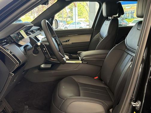 Santorini Black 2026 Land Rover Range Rover Sport SE